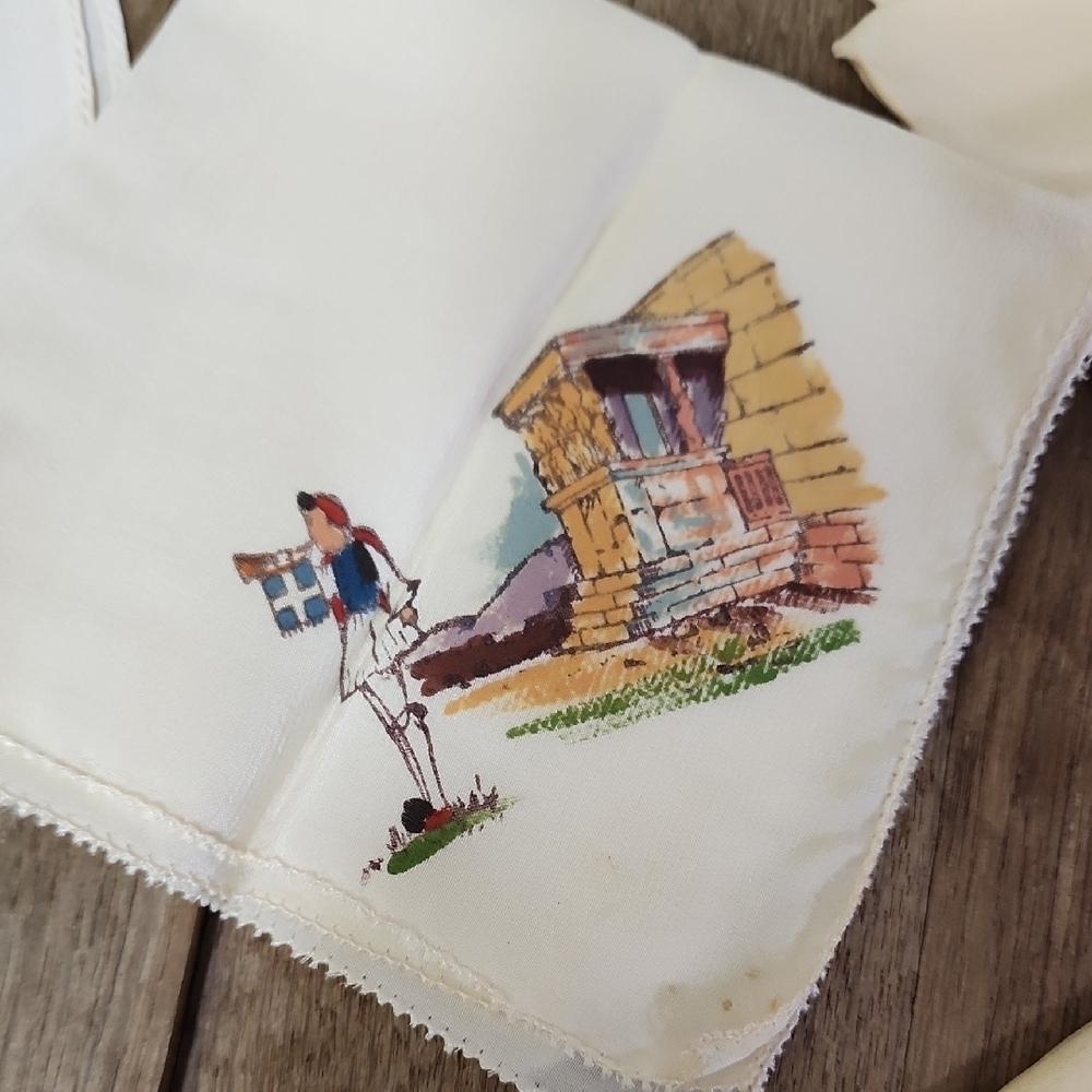 Vintage Handkerchief Set with Embroidered Designs - Picture 3 of 6